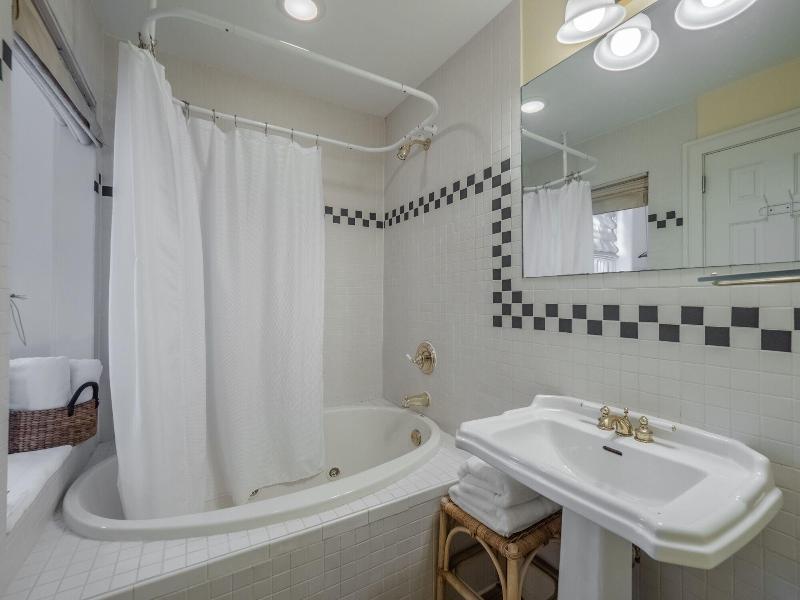 Front Street Inn image