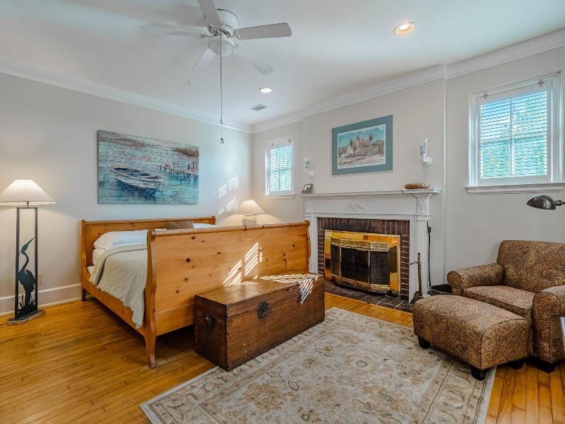 Front Street Inn image