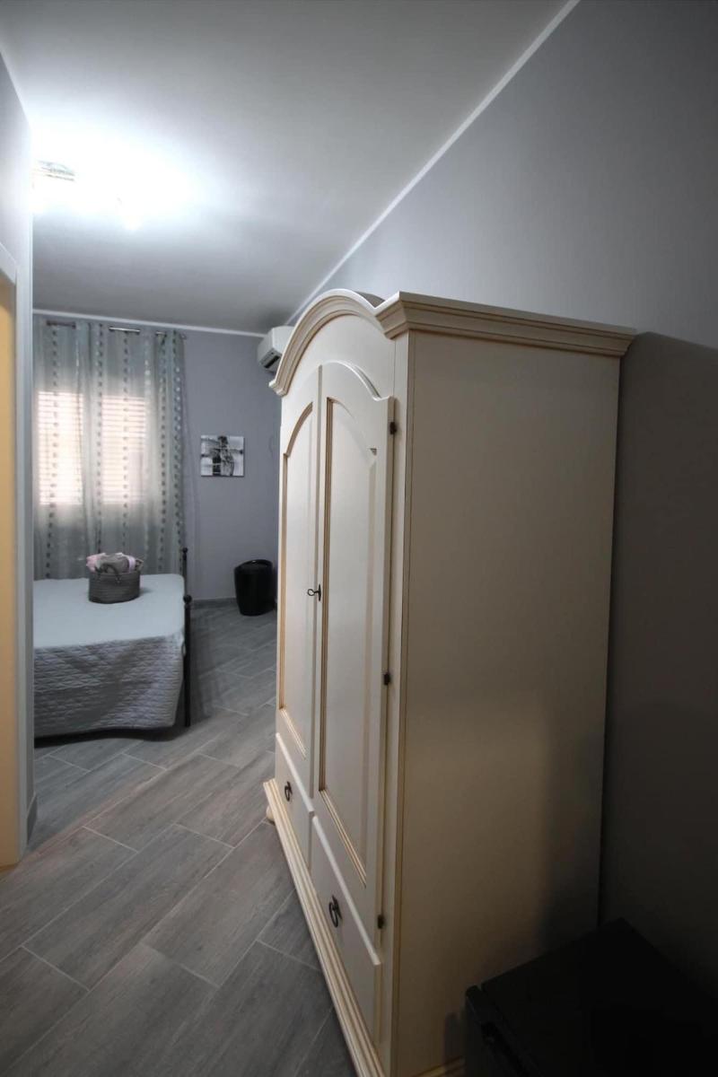 B&B Cavirani image