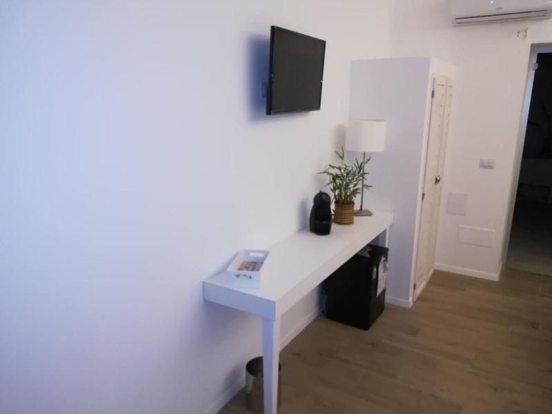 B&B Suites Via del Mare image