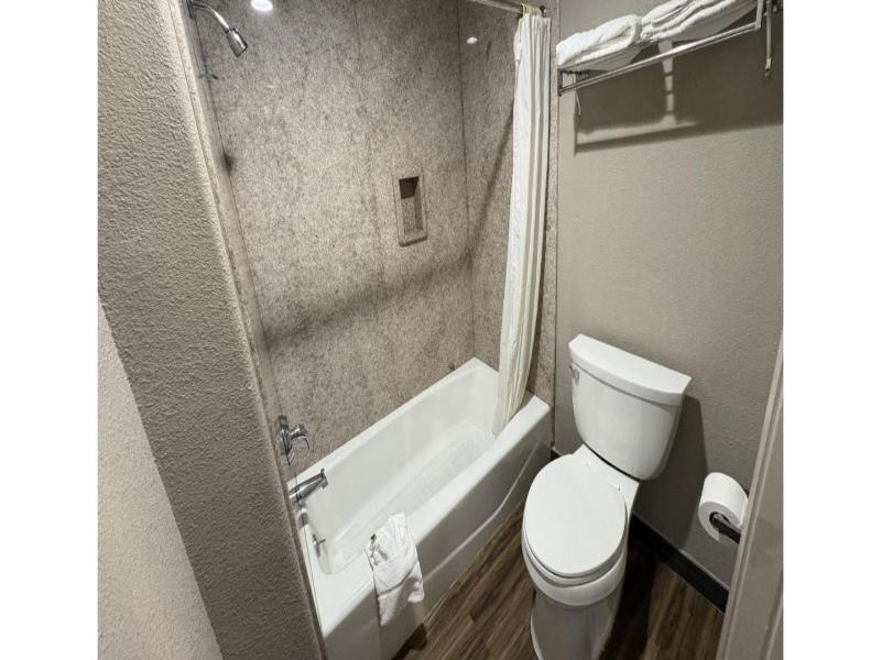 Regency Inn & Suites By Capital O Houston IAH Apt image