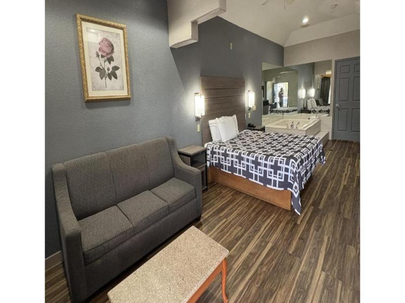 Regency Inn & Suites By Capital O Houston IAH Apt image