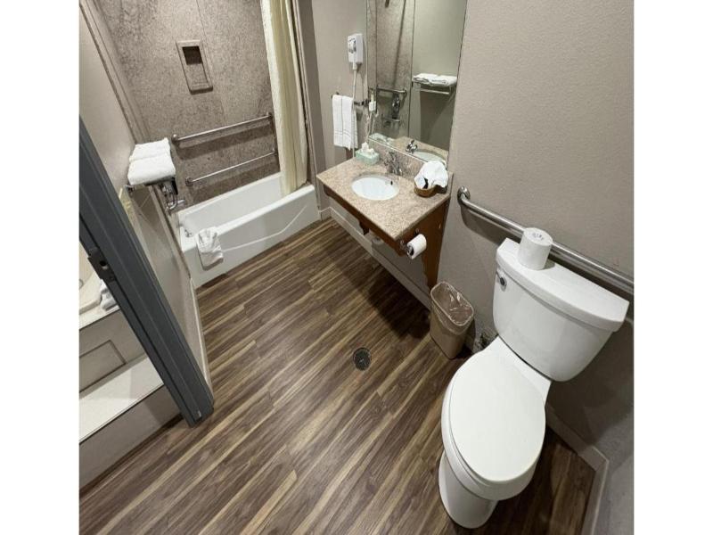 Regency Inn & Suites By Capital O Houston IAH Apt image