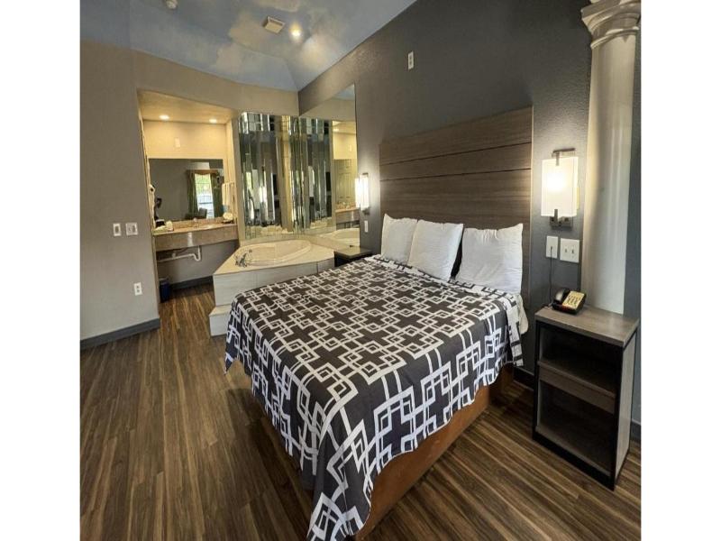 Regency Inn & Suites By Capital O Houston IAH Apt image