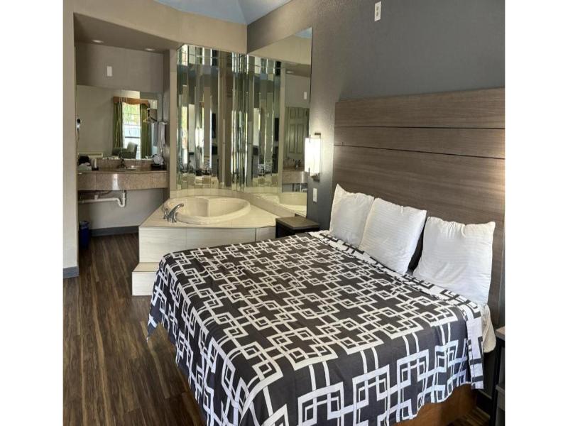 Regency Inn & Suites By Capital O Houston IAH Apt image