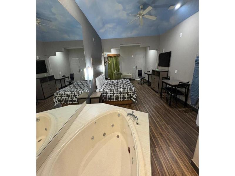 Regency Inn & Suites By Capital O Houston IAH Apt image