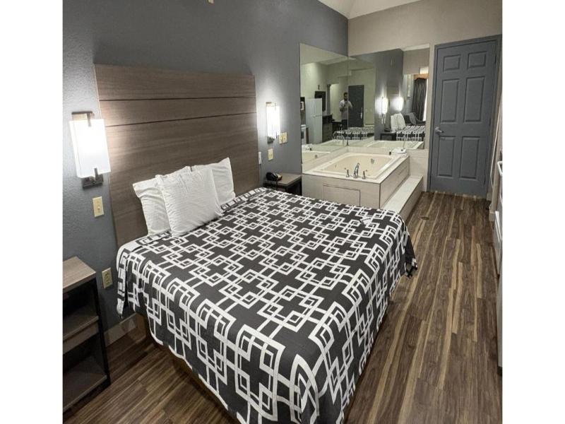 Regency Inn & Suites By Capital O Houston IAH Apt image