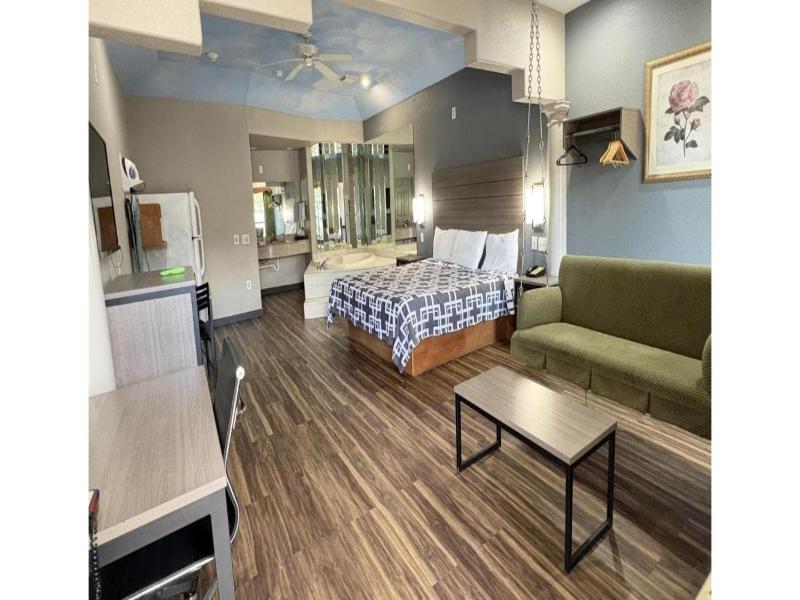 Regency Inn & Suites By Capital O Houston IAH Apt image