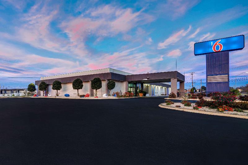 Motel 6 Burlington, NC image