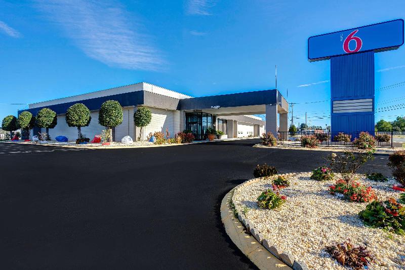 Motel 6 Burlington, NC image