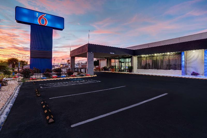 Motel 6 Burlington, NC image