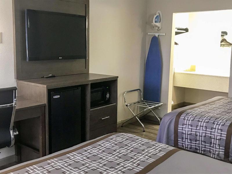 Motel 6 Burlington, NC image