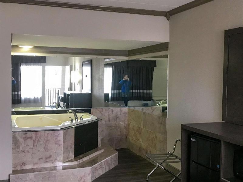 Motel 6 Burlington, NC image