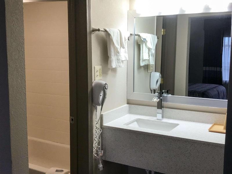 Motel 6 Burlington, NC image