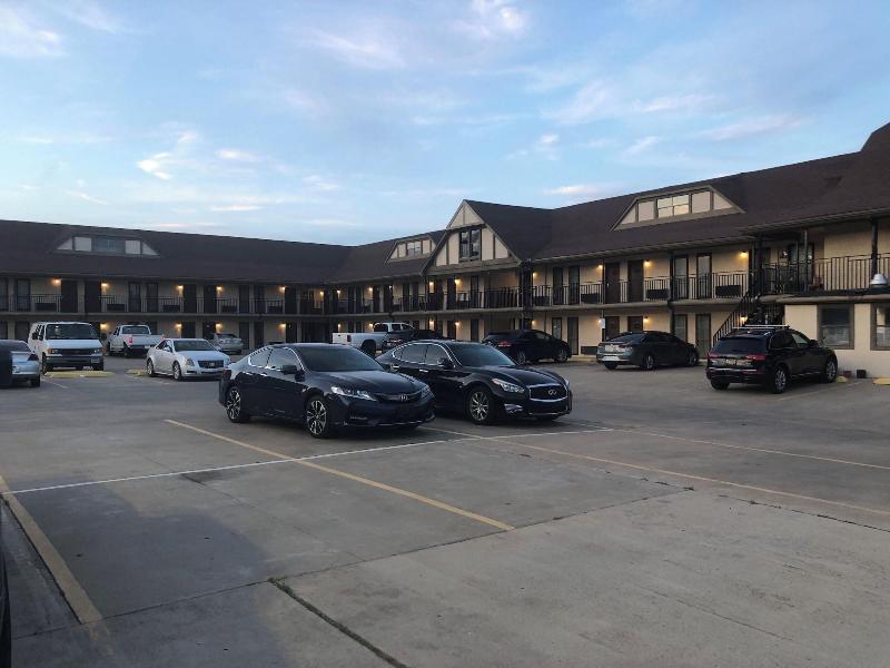 Executive Inn — general view