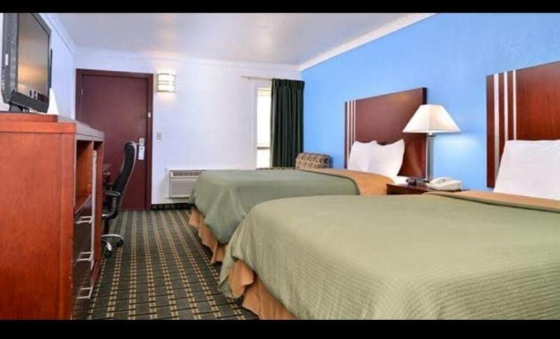 Executive Inn image