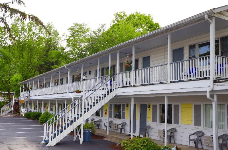 Admiral Motel image