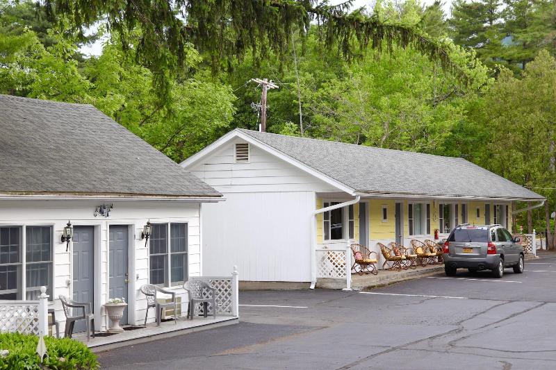 Admiral Motel image