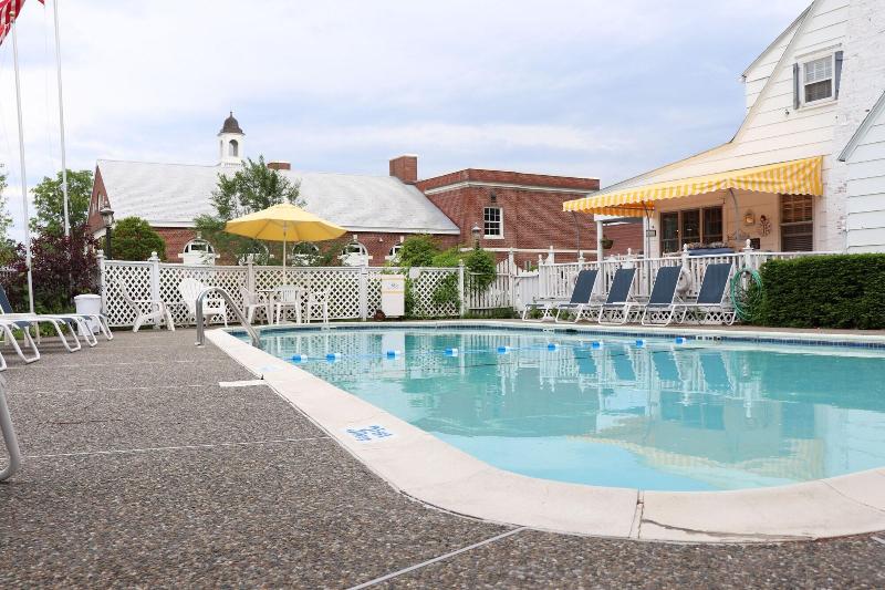 Admiral Motel image