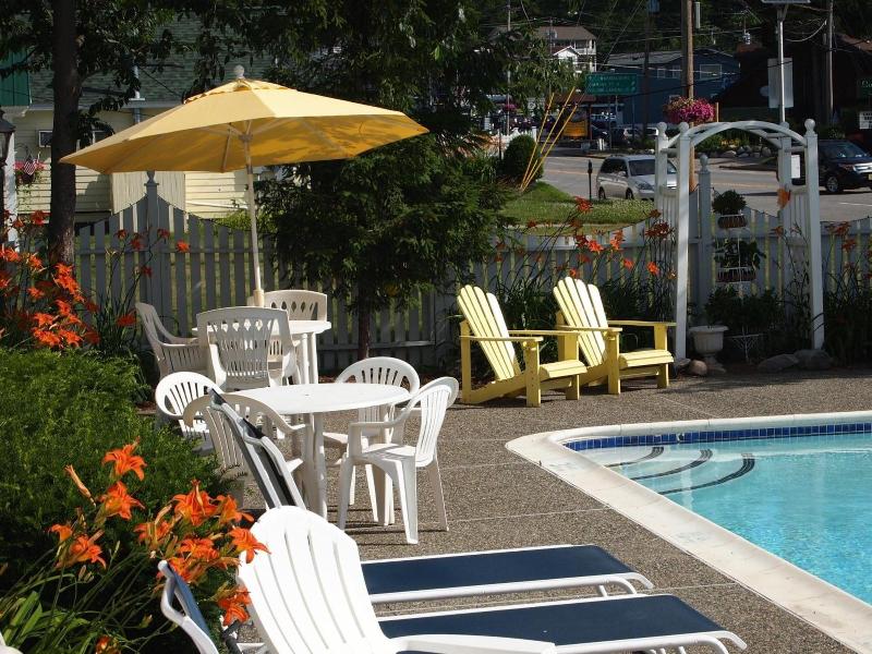 Admiral Motel image