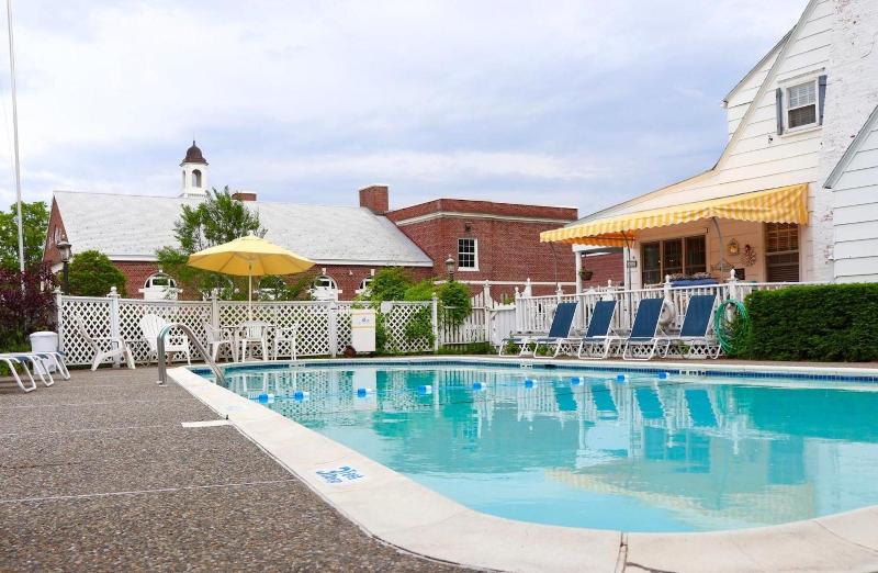 Admiral Motel image