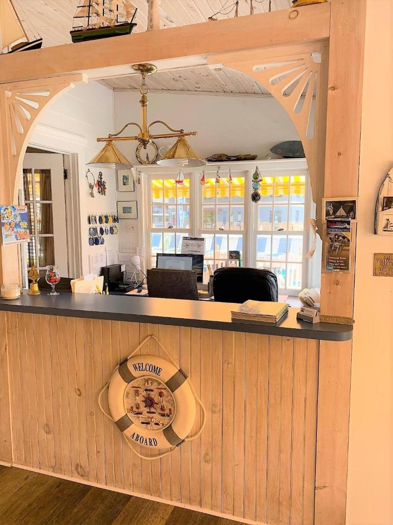Admiral Motel image
