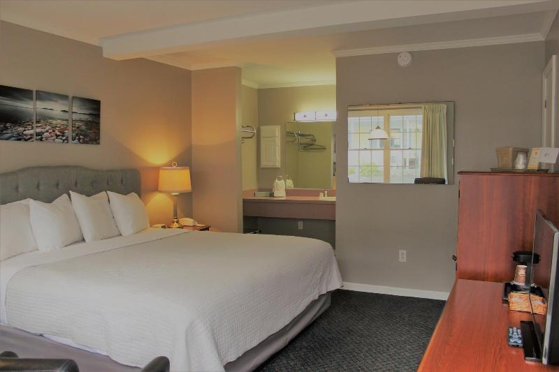 Admiral Motel image