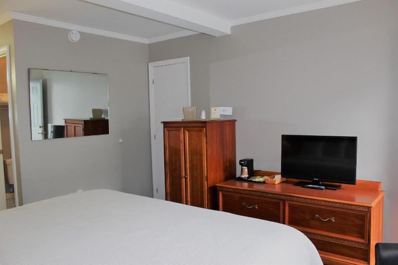 Admiral Motel image