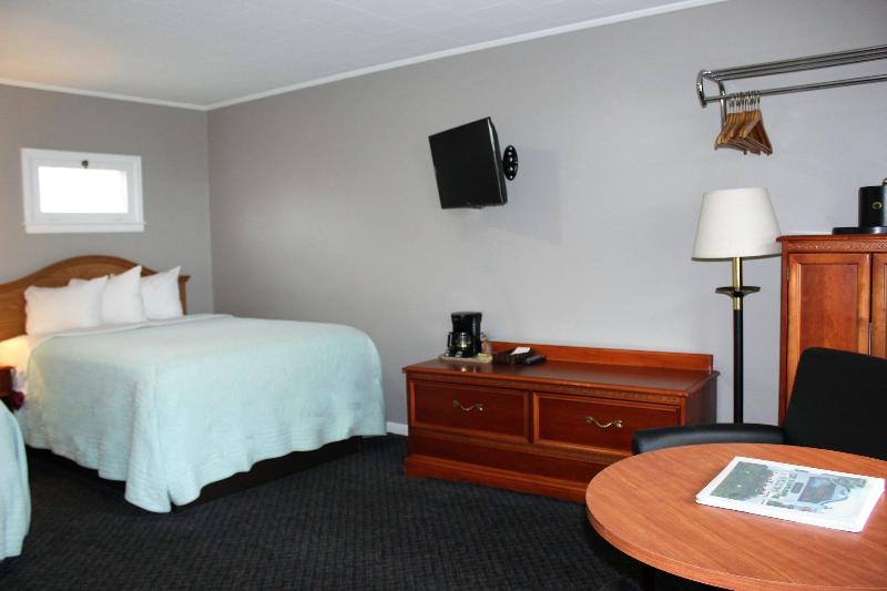 Admiral Motel image
