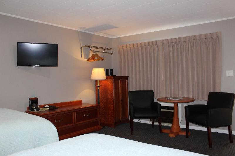 Admiral Motel image
