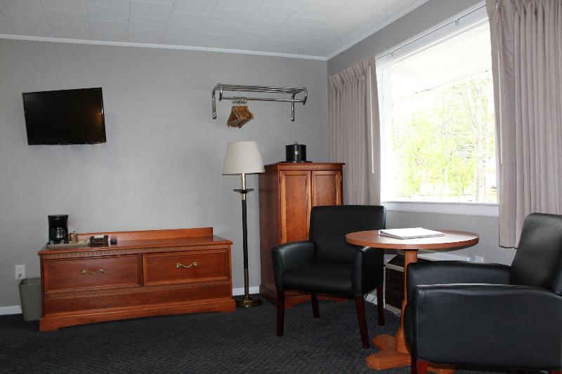 Admiral Motel image