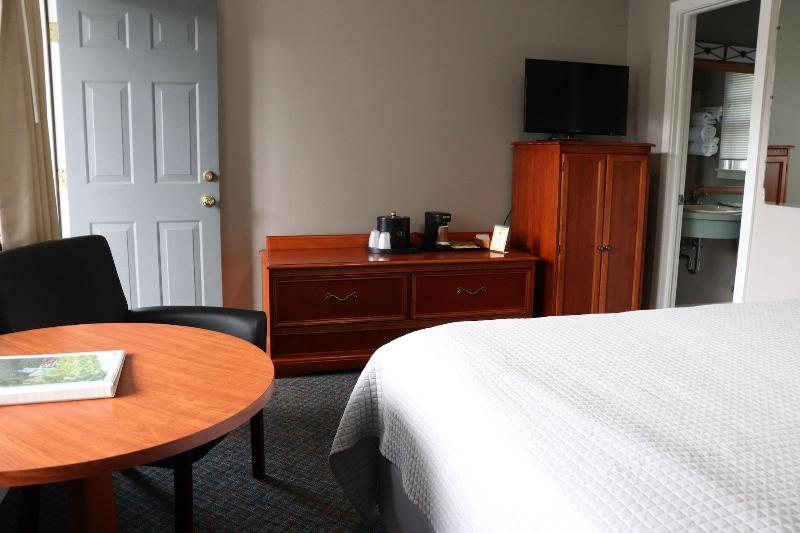 Admiral Motel image