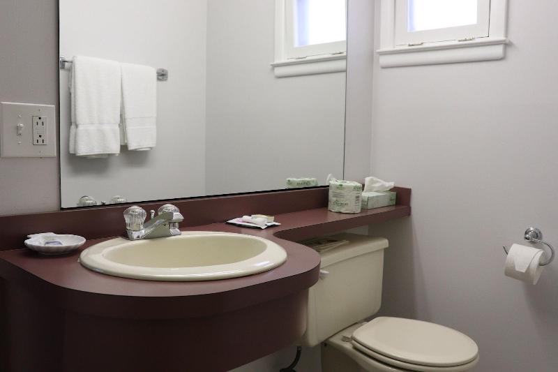 Admiral Motel image