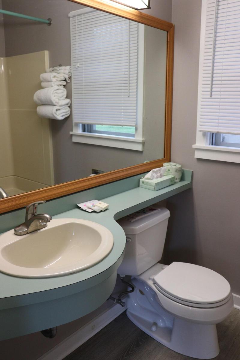 Admiral Motel image