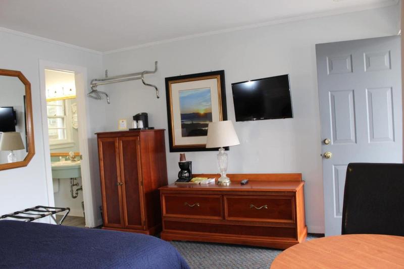 Admiral Motel image