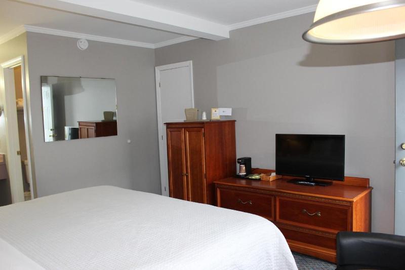 Admiral Motel image