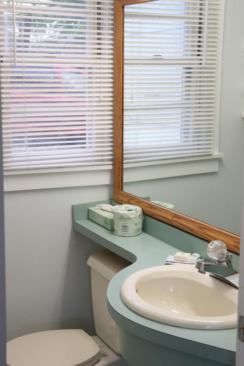 Admiral Motel image