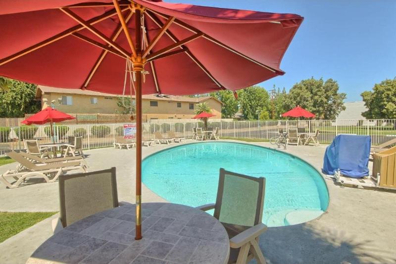 Motel 6 Fresno, CA - Blackstone North image