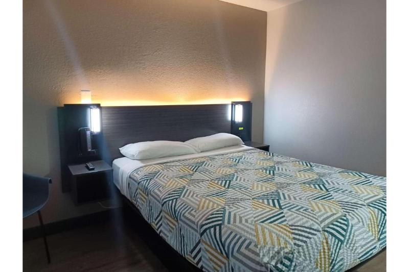 Motel 6 Fresno, CA - Blackstone North photo 14