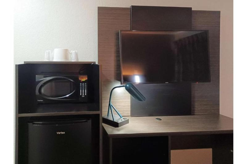 Motel 6 Fresno, CA - Blackstone North image