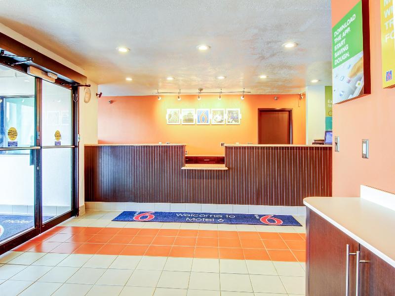 Motel 6 Columbia, MO - East image