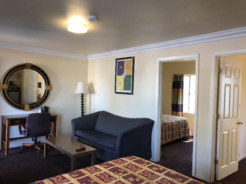 Lamplighter Motel image