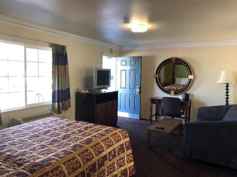 Lamplighter Motel image