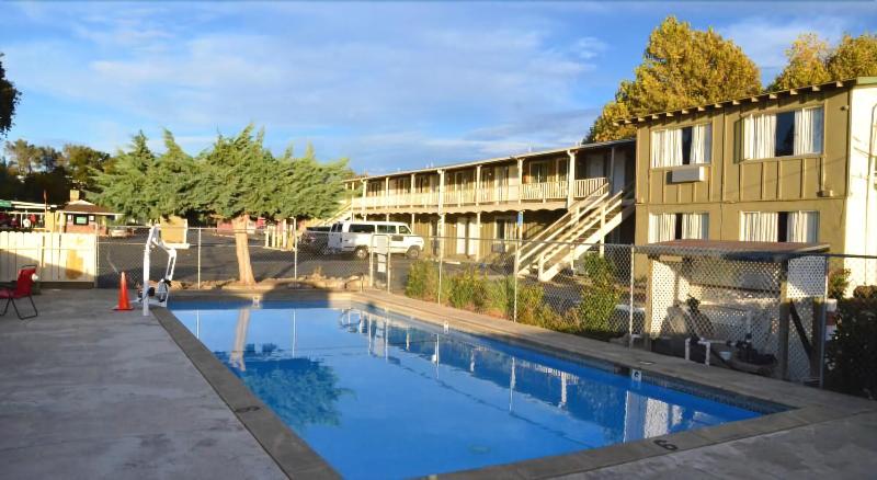 Lamplighter Motel image