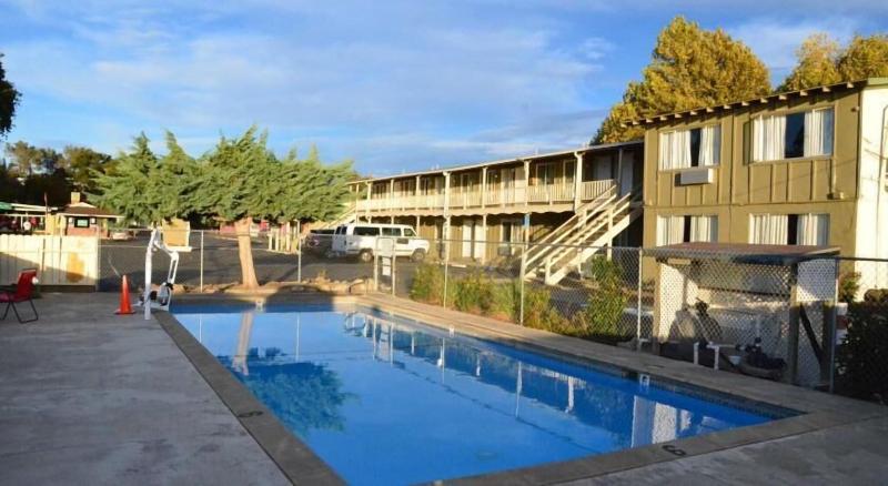 Lamplighter Motel image
