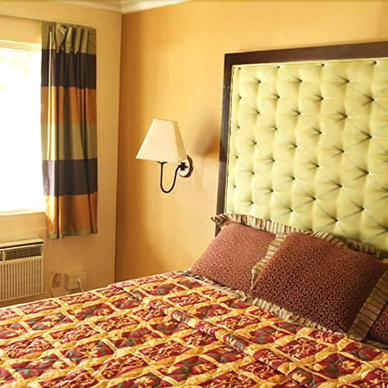 Lamplighter Motel image