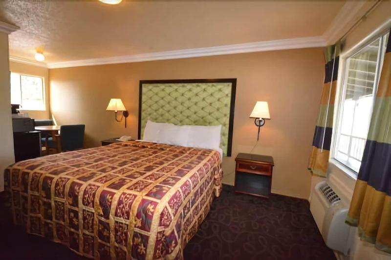 Lamplighter Motel image