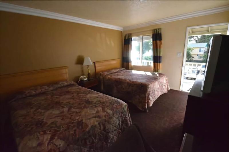 Lamplighter Motel image