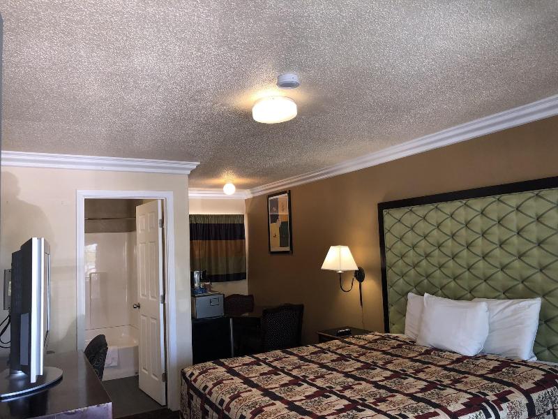 Lamplighter Motel image