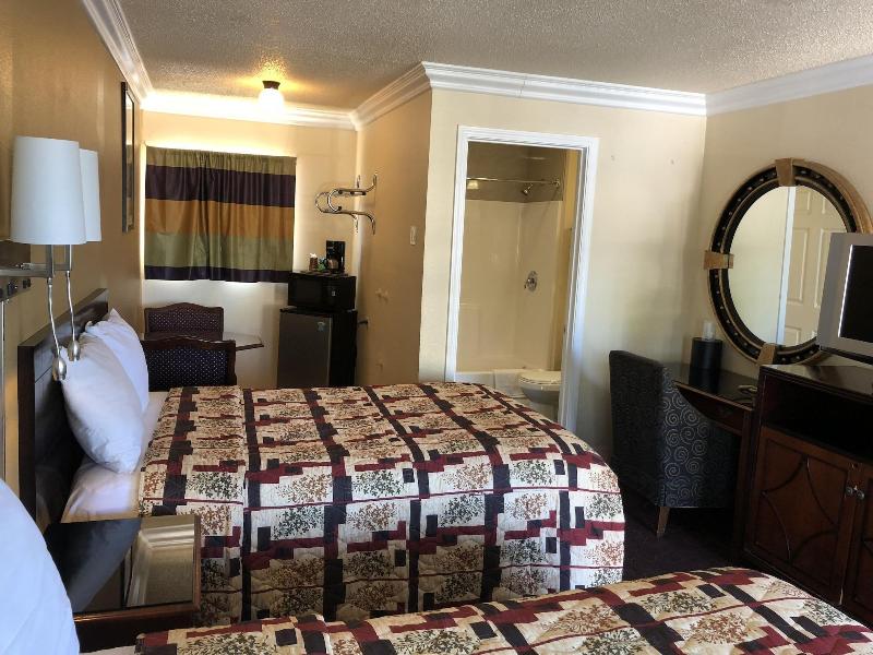 Lamplighter Motel image